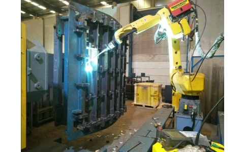 機器人焊接與人工焊接相比的優(yōu)勢